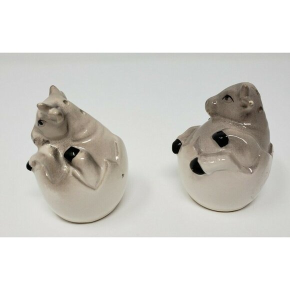 Salt Pepper Shakers Cow Sitting in Egg 2.5 in.  Collectible Vintage - Picture 3 of 5